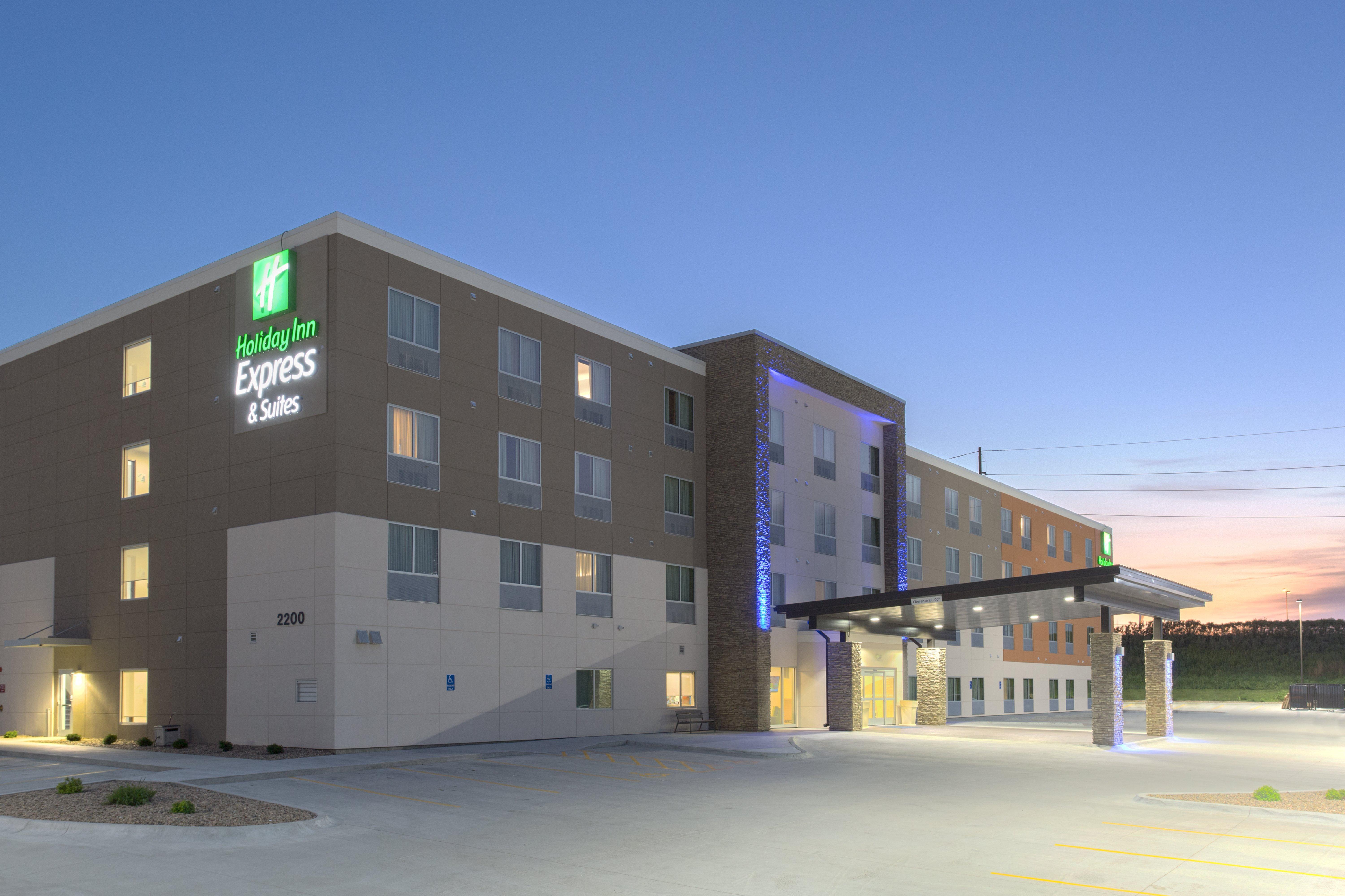 Holiday Inn Express & Suites Lincoln I - 80 By Ihg Eksteriør billede