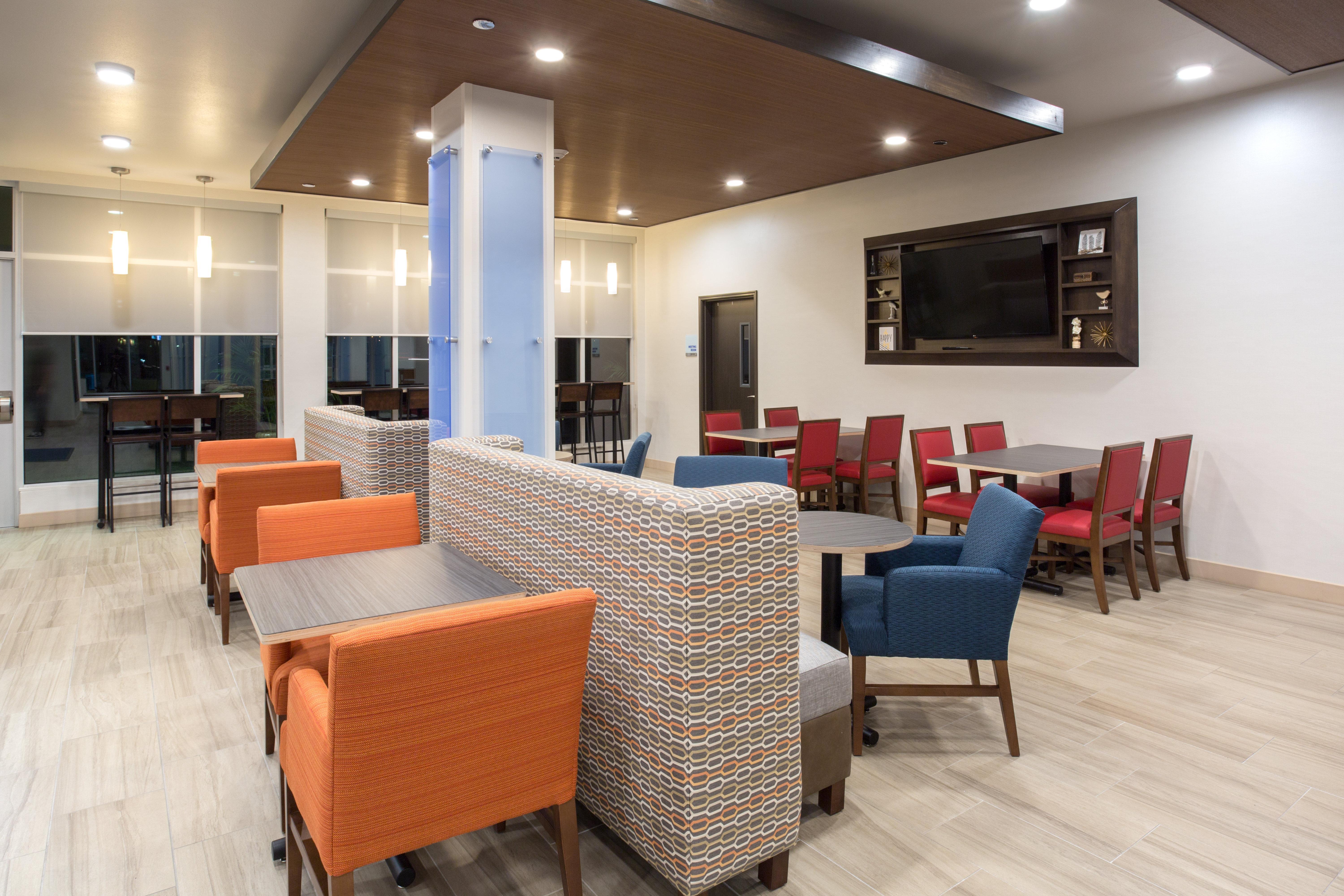 Holiday Inn Express & Suites Lincoln I - 80 By Ihg Eksteriør billede